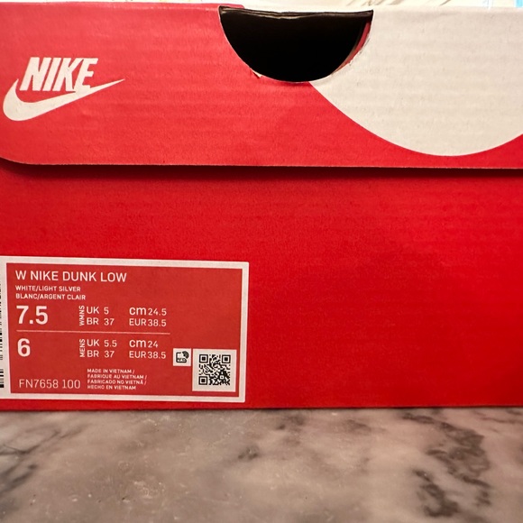 Nike dunks Light Grey/White size 7.5 Women’s - Picture 8 of 8